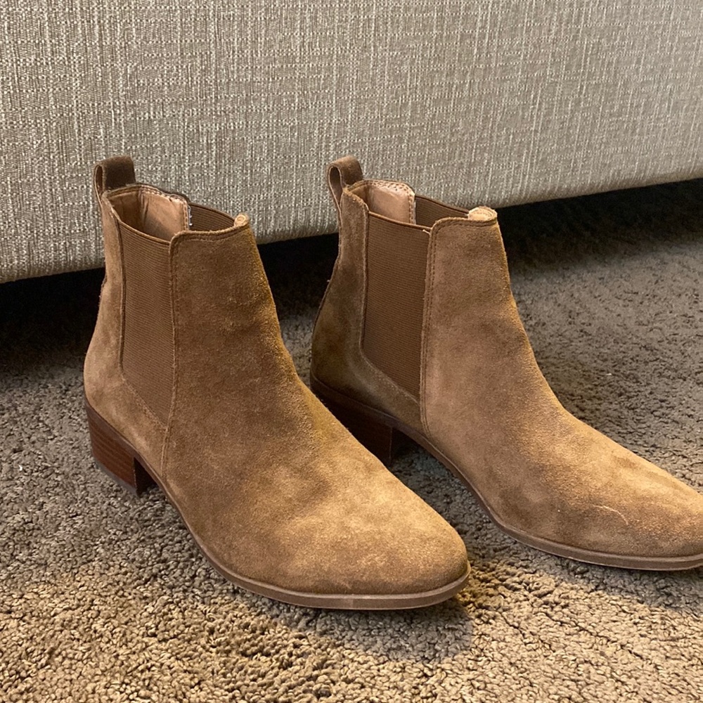 Steve Madden Suede Chestnut Booties